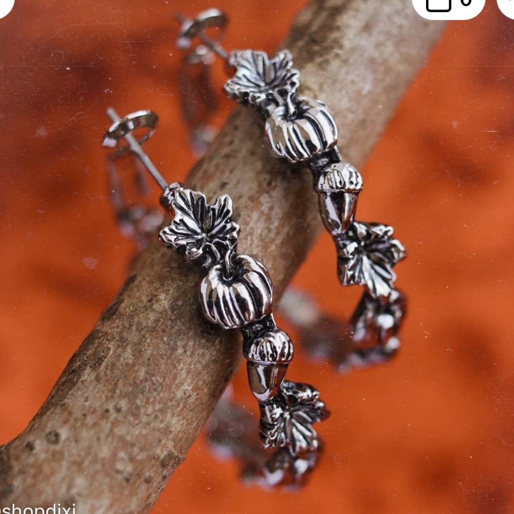 Shop Dixi Autumn Pumpkin & Leaf Earrings - GOLD